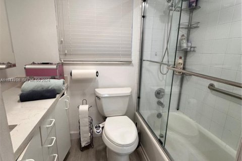 Condominio en venta en Miami, Florida, 2 dormitorios, 99.87 m2 № 2000699 - foto 16