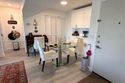 Condominio en venta en Miami, Florida, 2 dormitorios, 99.87 m2 № 2000699 - foto 10