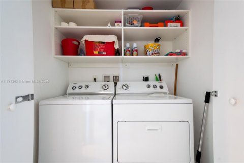 Condo in Sunny Isles Beach, Florida, 3 bedrooms  № 1942554 - photo 20