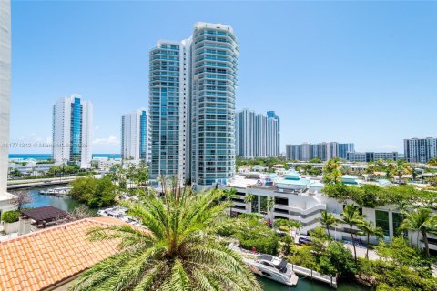 Condo in Sunny Isles Beach, Florida, 3 bedrooms  № 1942554 - photo 19
