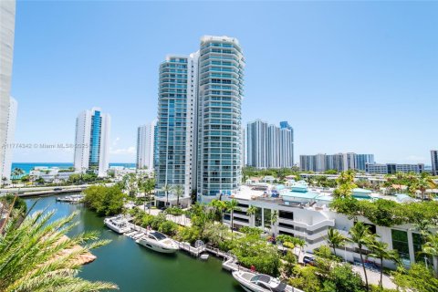 Condo in Sunny Isles Beach, Florida, 3 bedrooms  № 1942554 - photo 16
