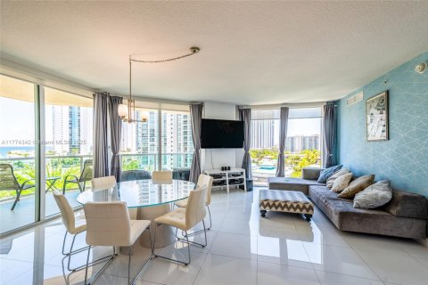 Condo in Sunny Isles Beach, Florida, 3 bedrooms  № 1942554 - photo 5