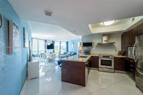 Condo in Sunny Isles Beach, Florida, 3 bedrooms  № 1942554 - photo 2