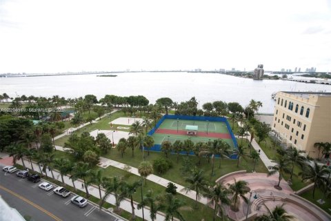 Condo in Miami, Florida, 2 bedrooms № 2076521 - photo 22