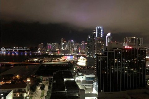 Condo in Miami, Florida, 2 bedrooms № 2076521 - photo 9