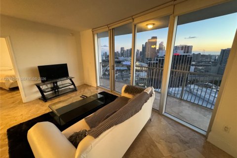 Condo in Miami, Florida, 2 bedrooms № 2076521 - photo 3