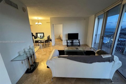 Condo in Miami, Florida, 2 bedrooms № 2076521 - photo 4