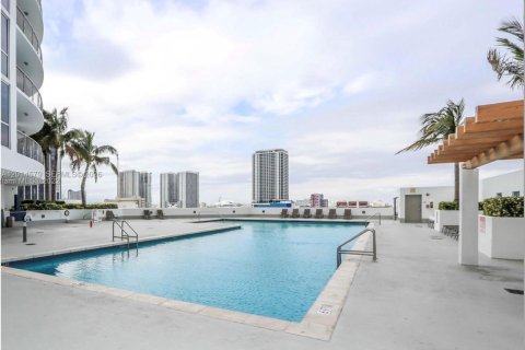 Condo in Miami, Florida, 2 bedrooms № 2076521 - photo 17