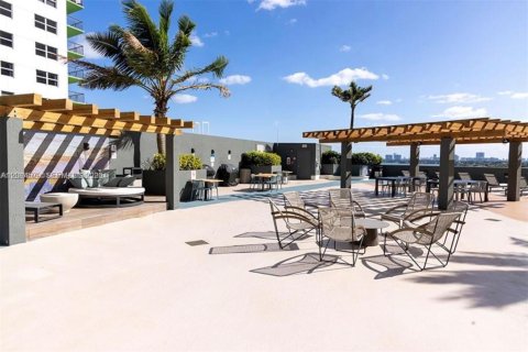 Condo in Miami, Florida, 2 bedrooms № 2076521 - photo 19