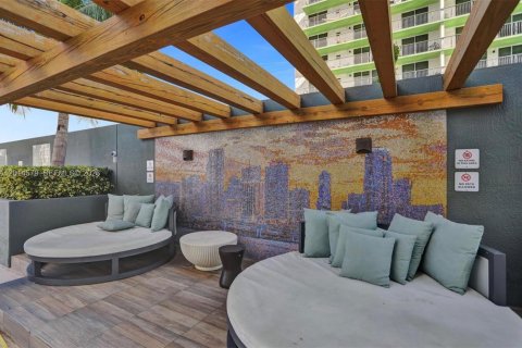Condo in Miami, Florida, 2 bedrooms № 2076521 - photo 18