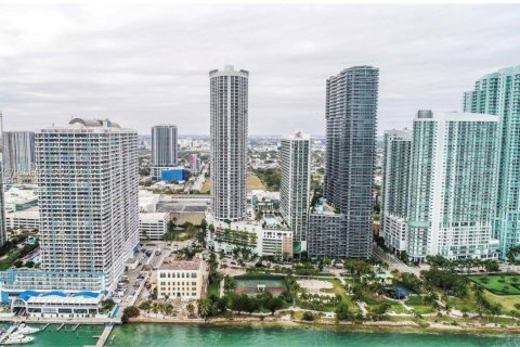 Condo in Miami, Florida, 2 bedrooms № 2076521 - photo 24