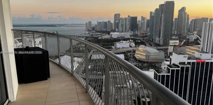 Condo in Miami, Florida, 2 bedrooms № 2076521