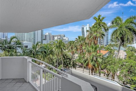 Copropriété à vendre à Miami Beach, Floride: 2 chambres, 80.82 m2 № 1979267 - photo 1