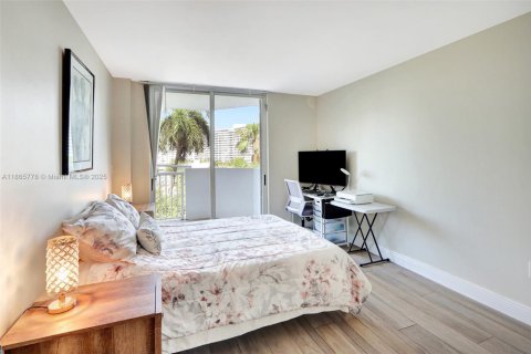Copropriété à vendre à Miami Beach, Floride: 2 chambres, 80.82 m2 № 1979267 - photo 11