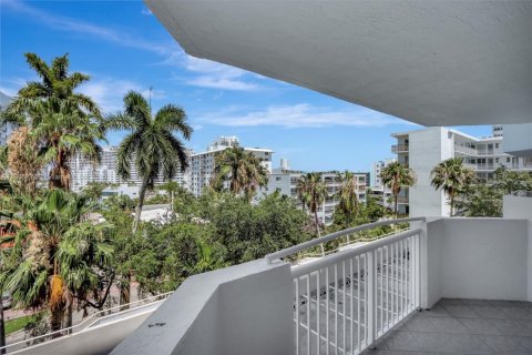 Copropriété à vendre à Miami Beach, Floride: 2 chambres, 80.82 m2 № 1979267 - photo 3
