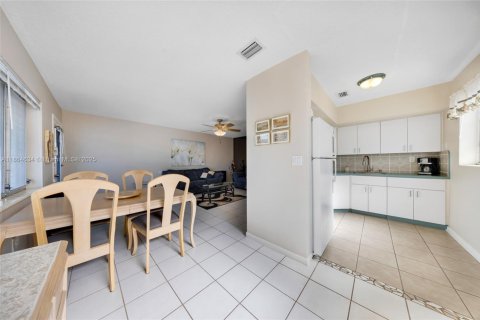 Condominio en venta en Miami, Florida, 2 dormitorios, 80.82 m2 № 1957556 - foto 6