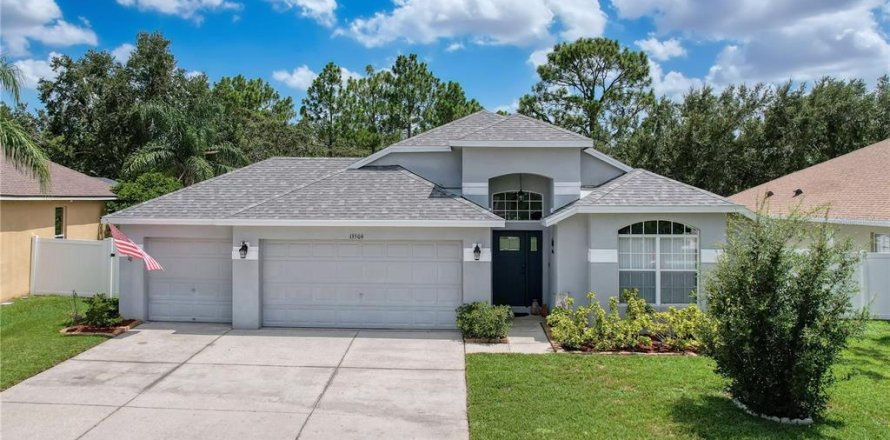 House in Spring Hill, Florida 4 bedrooms, 202.99 sq.m. № 1850021