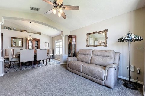 House in Spring Hill, Florida 4 bedrooms, 202.99 sq.m. № 1850021 - photo 10