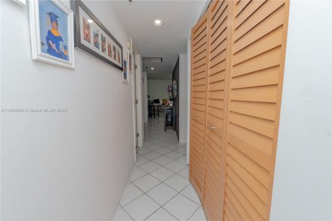 Copropriété à vendre à Miami, Floride: 2 chambres, 113.53 m2 № 1875368 - photo 18