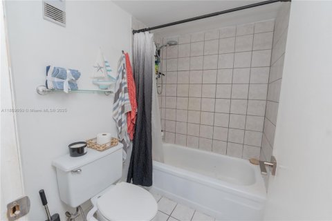 Copropriété à vendre à Miami, Floride: 2 chambres, 113.53 m2 № 1875368 - photo 13