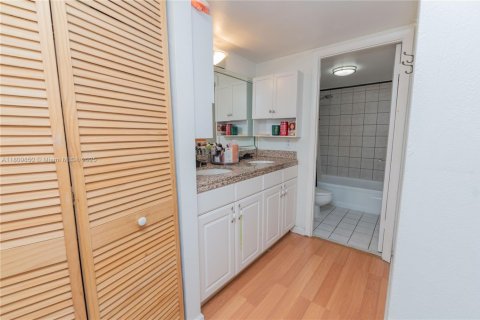 Copropriété à vendre à Miami, Floride: 2 chambres, 113.53 m2 № 1875368 - photo 12