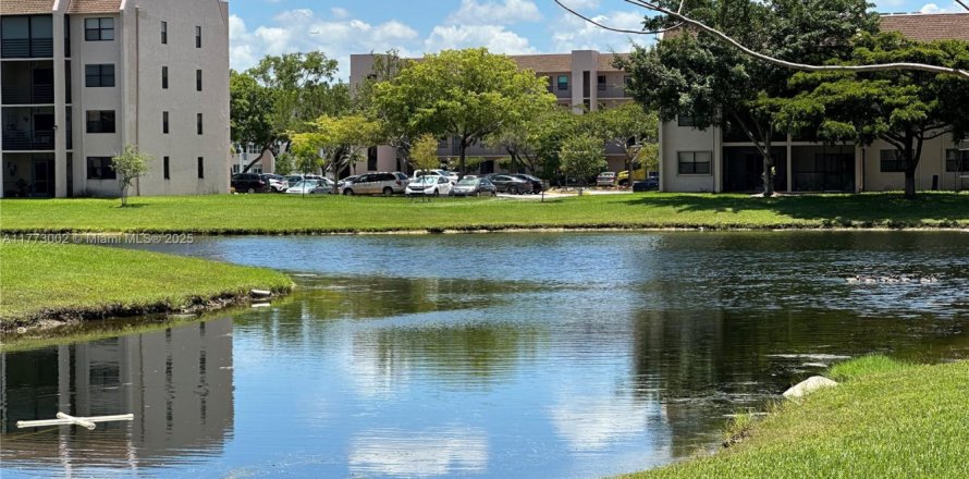 Condo in Sunrise, Florida, 2 bedrooms № 1695634