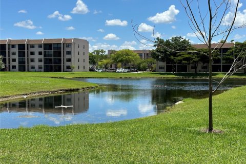Condo in Sunrise, Florida, 2 bedrooms  № 1695634 - photo 21