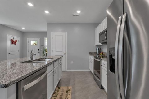 Townhouse in Winter Garden, Florida 3 bedrooms, 168.52 sq.m. № 2102439 - photo 10