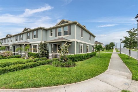Townhouse in Winter Garden, Florida 3 bedrooms, 168.52 sq.m. № 2102439 - photo 2
