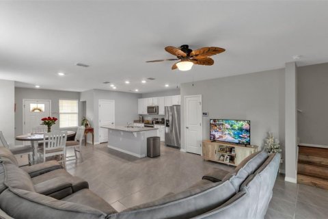 Townhouse in Winter Garden, Florida 3 bedrooms, 168.52 sq.m. № 2102439 - photo 13