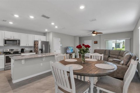 Townhouse in Winter Garden, Florida 3 bedrooms, 168.52 sq.m. № 2102439 - photo 16