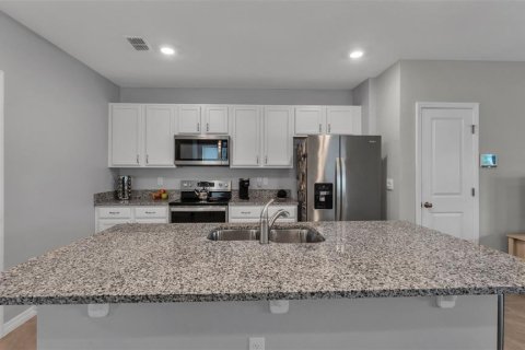 Townhouse in Winter Garden, Florida 3 bedrooms, 168.52 sq.m. № 2102439 - photo 8