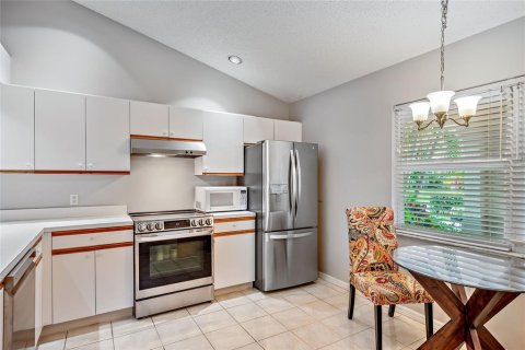 House in Sarasota, Florida 2 bedrooms, 127.83 sq.m. № 1895119 - photo 9