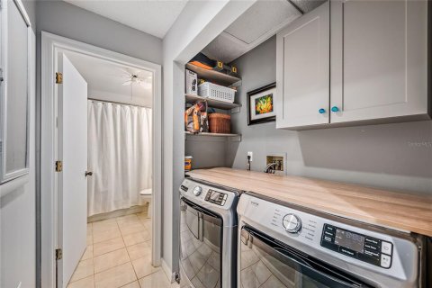 House in Sarasota, Florida 2 bedrooms, 127.83 sq.m. № 1895119 - photo 18
