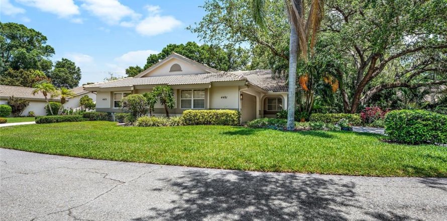 House in Sarasota, Florida 2 bedrooms, 127.83 sq.m. № 1895119