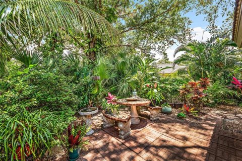 House in Sarasota, Florida 2 bedrooms, 127.83 sq.m. № 1895119 - photo 22