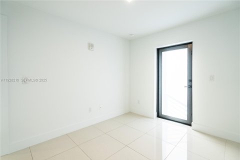 Appartement à louer à Miami Beach, Floride: 2 chambres, 68.47 m2 № 1987304 - photo 8