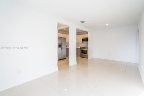 Appartement à louer à Miami Beach, Floride: 2 chambres, 68.47 m2 № 1987304 - photo 3