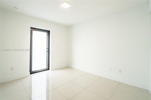 Appartement à louer à Miami Beach, Floride: 2 chambres, 68.47 m2 № 1987304 - photo 7