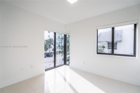 Appartement à louer à Miami Beach, Floride: 2 chambres, 68.47 m2 № 1987304 - photo 11