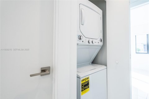 Appartement à louer à Miami Beach, Floride: 2 chambres, 68.47 m2 № 1987304 - photo 15