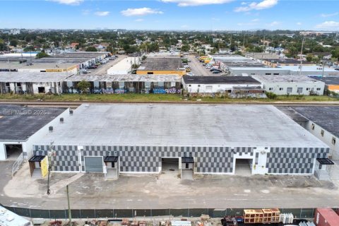 Propiedad comercial en Hialeah, Florida № 2030096