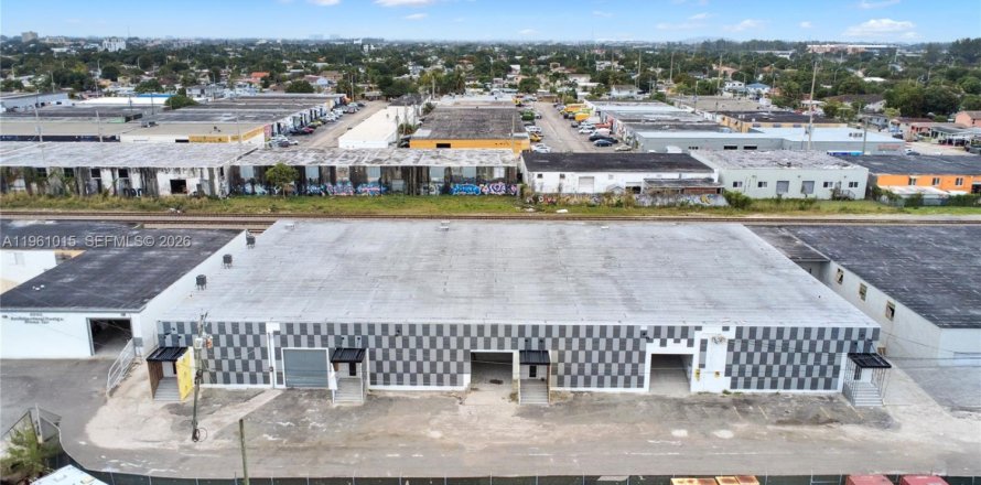 Propiedad comercial en Hialeah, Florida № 2030096