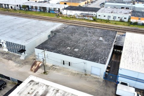 Propiedad comercial en venta en Hialeah, Florida № 2030096 - foto 7