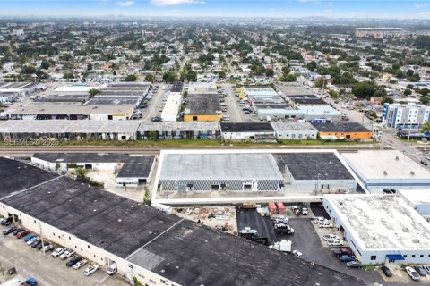 Propiedad comercial en venta en Hialeah, Florida № 2030096 - foto 5