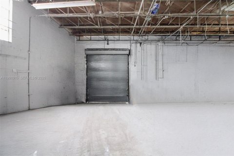 Propiedad comercial en venta en Hialeah, Florida № 2030096 - foto 25