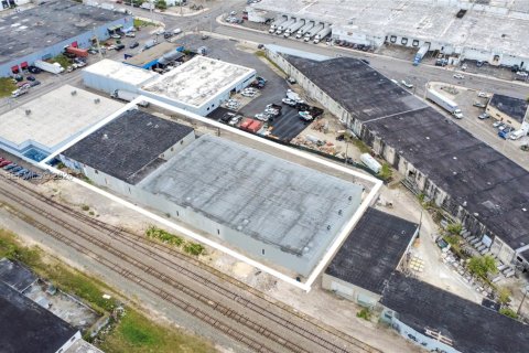 Propiedad comercial en venta en Hialeah, Florida № 2030096 - foto 4