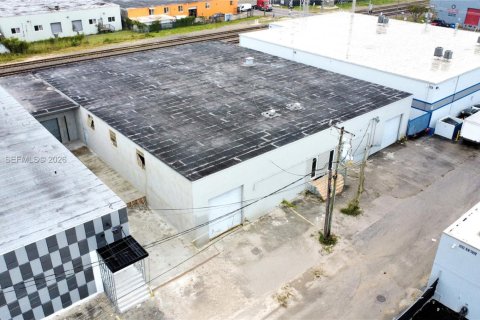 Propiedad comercial en venta en Hialeah, Florida № 2030096 - foto 6