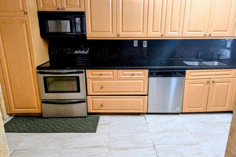 Townhouse in Lauderhill, Florida 3 bedrooms, 161.65 sq.m. № 2168332 - photo 4