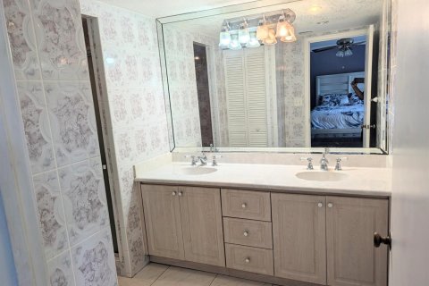 Townhouse in Lauderhill, Florida 3 bedrooms, 161.65 sq.m. № 2168332 - photo 17